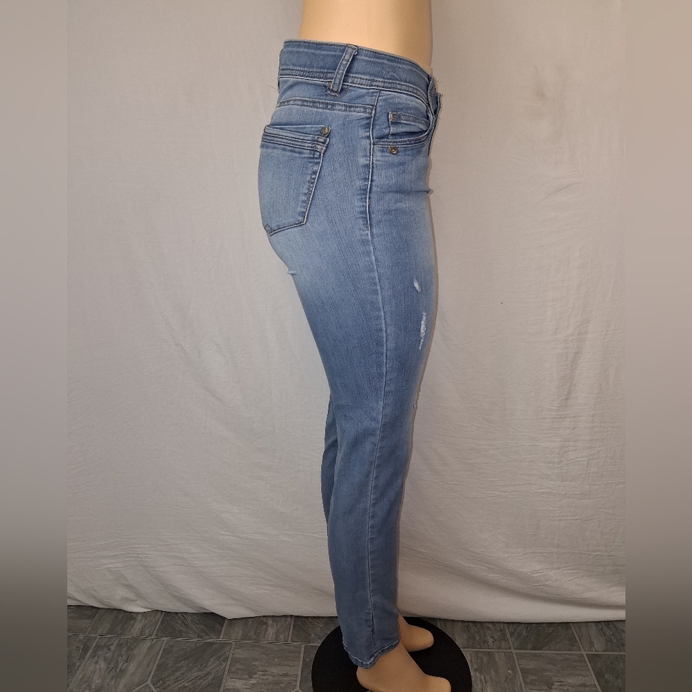 Democracy Light Wash Skinny Jeans with Subtle Distress Size 2 - Picture 6 of 16
